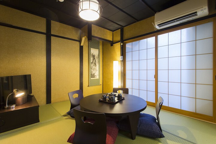 Room 8 of 26