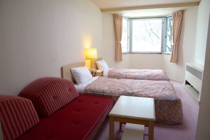 Room 3 of 20