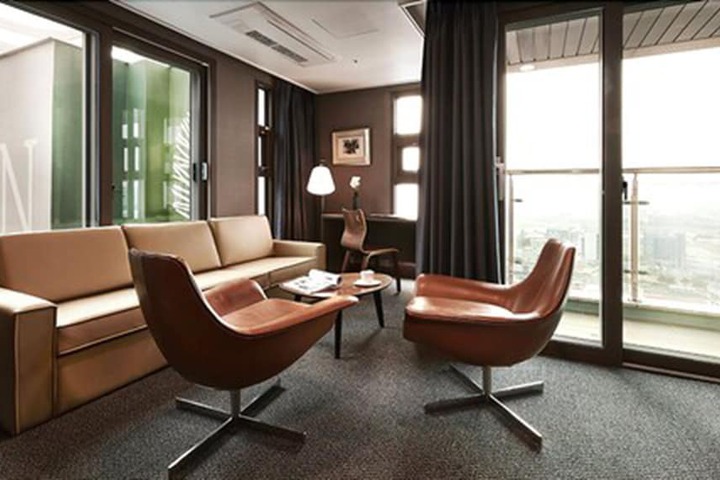 Room 10 of 34