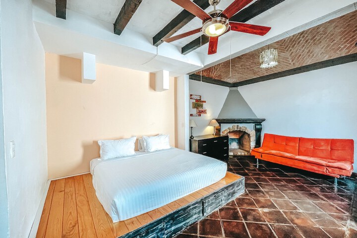 Room 10 of 29