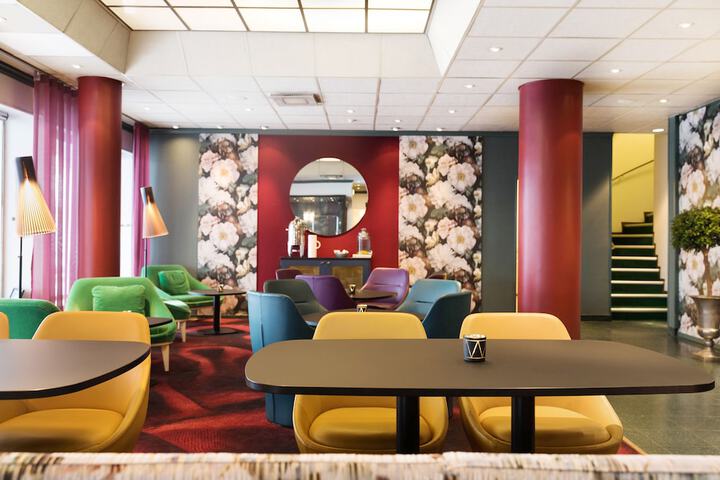 Entrance & Lobby