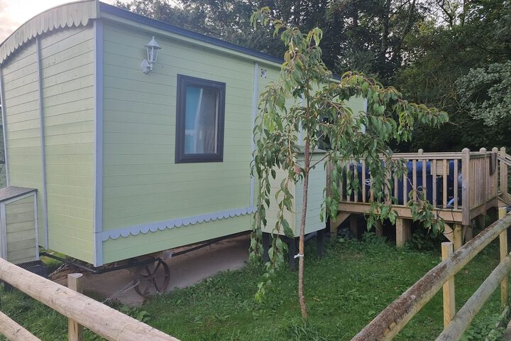 Glamping Hut - Riverview 4 in Welshpool