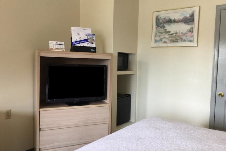 2 Beds Queen Bed (1 of 9)