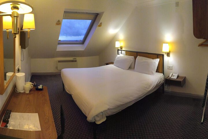 Room 41 of 236