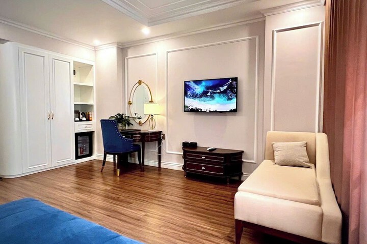 Room 10 of 18