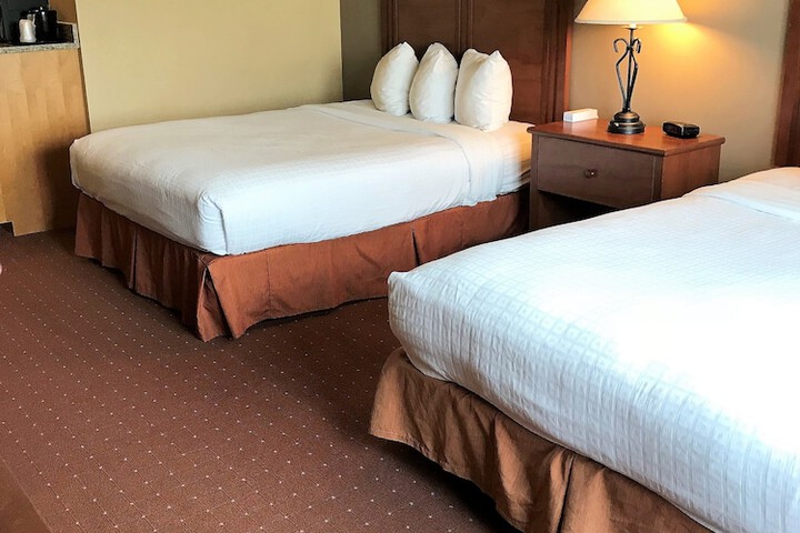 2 Queen Beds (2 of 10)
