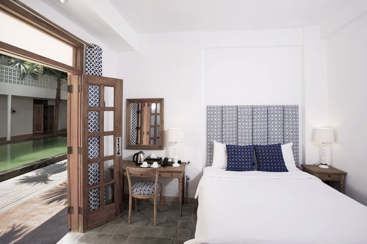 Room 25 of 62