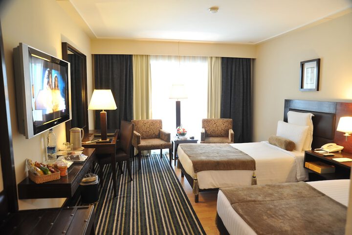 Room 8 of 77