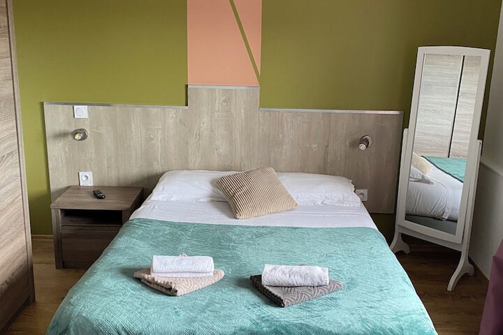 Room 15 of 25
