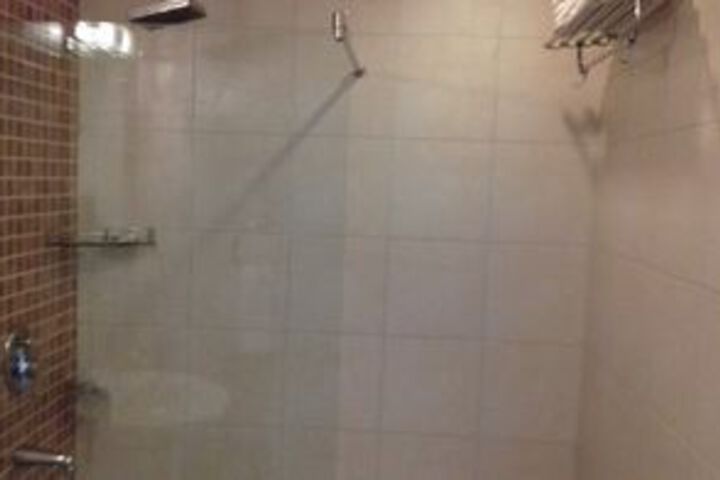 Room 5 of 32