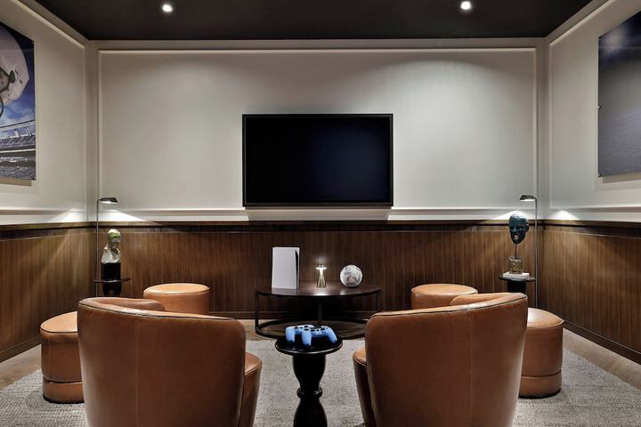 Lounge 134 of 157