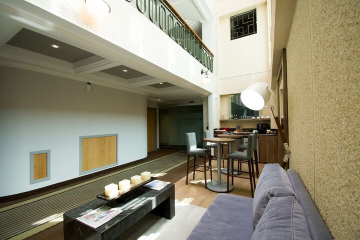 Entrance & Lobby
