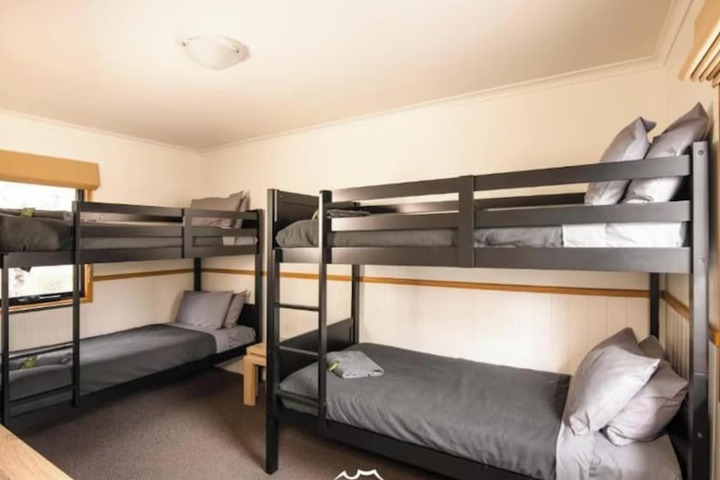 Room 25 of 102