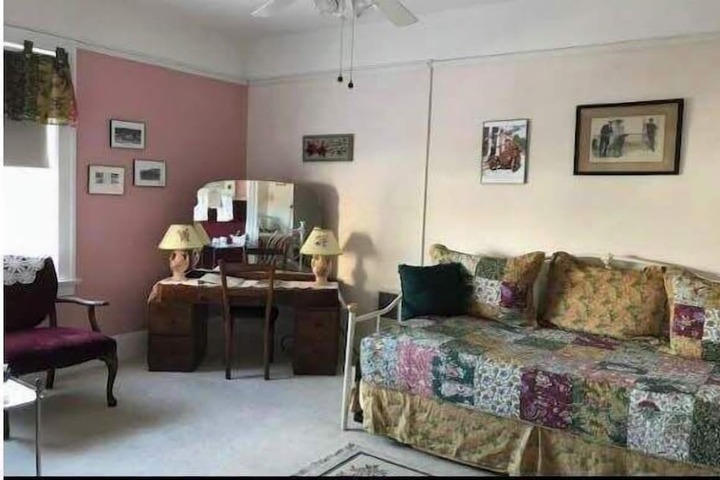 Room 6 of 28