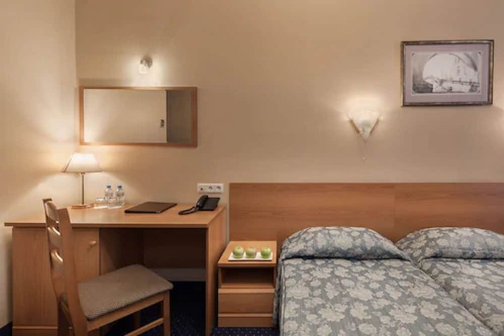 Room 12 of 46