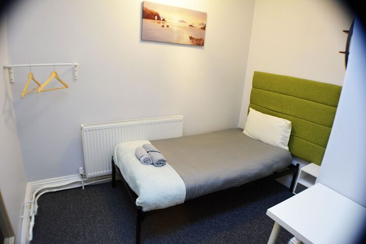 Room 32 of 46