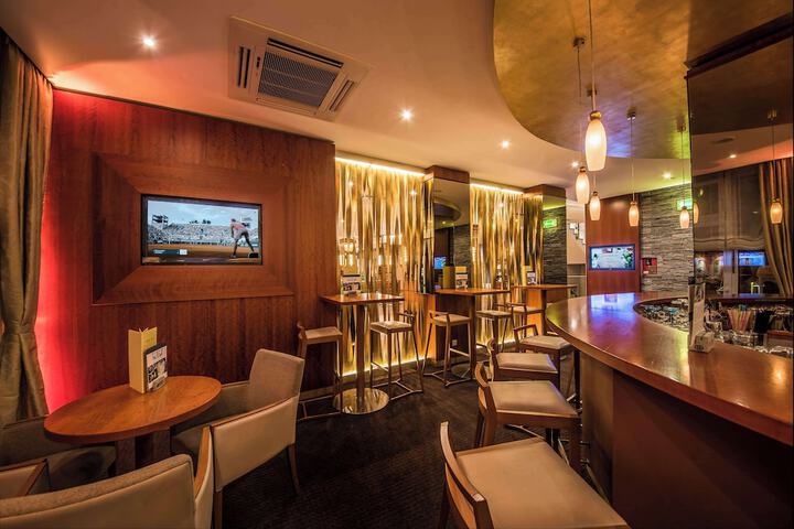 Lounge 71 of 114