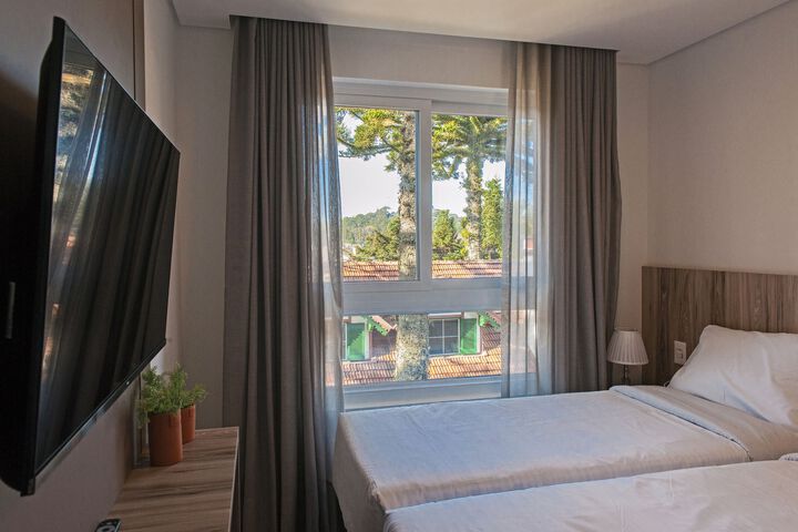 Room 60 of 76