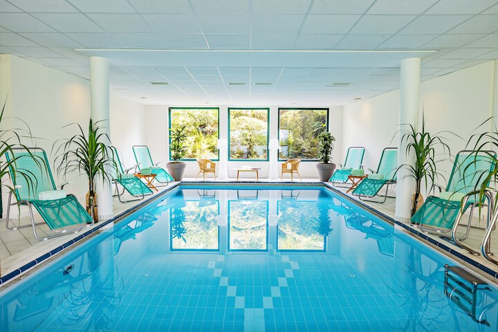 Pool 16 of 32