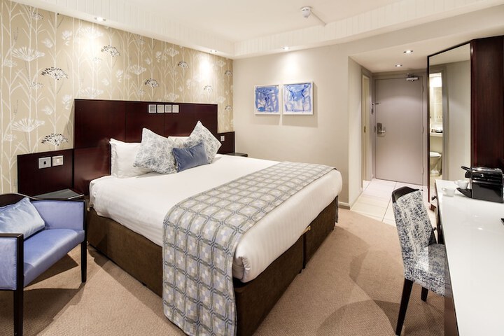 Room 2 of 68