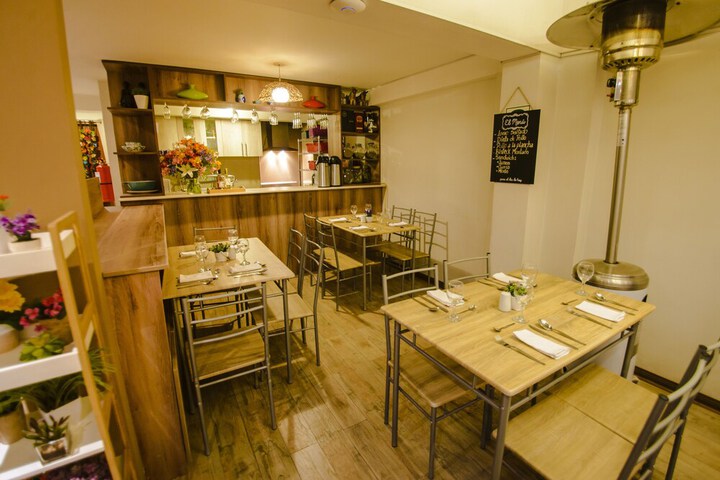 Dining 59 of 68