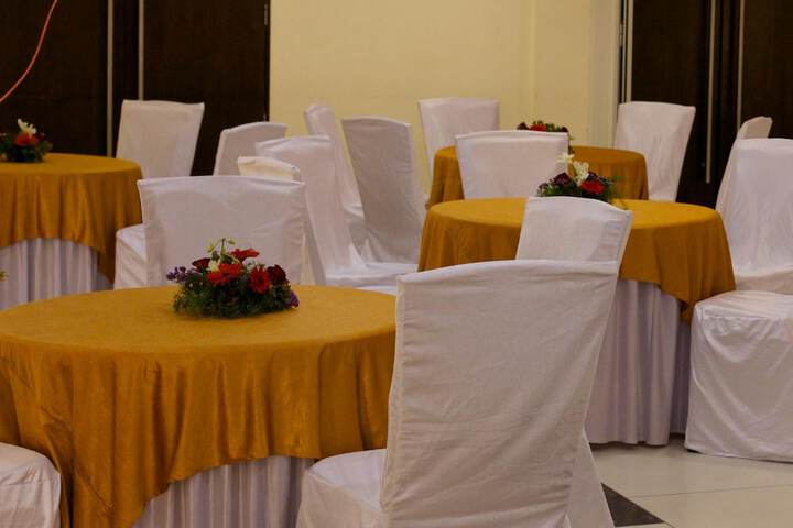 Ballroom/Hall 27 of 32