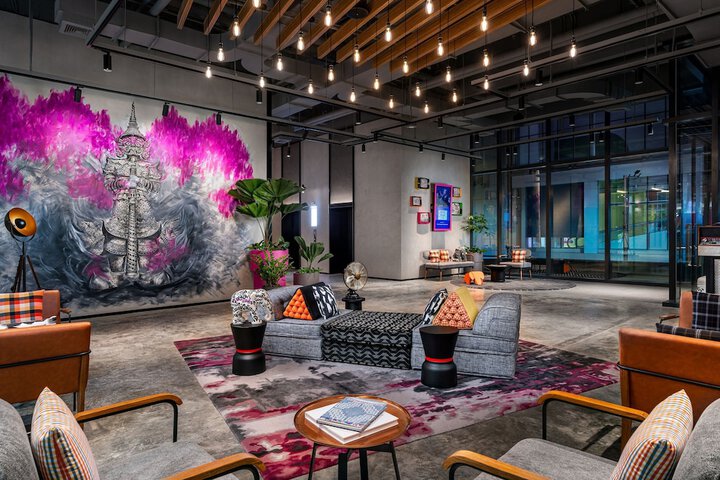 Lobby lounge