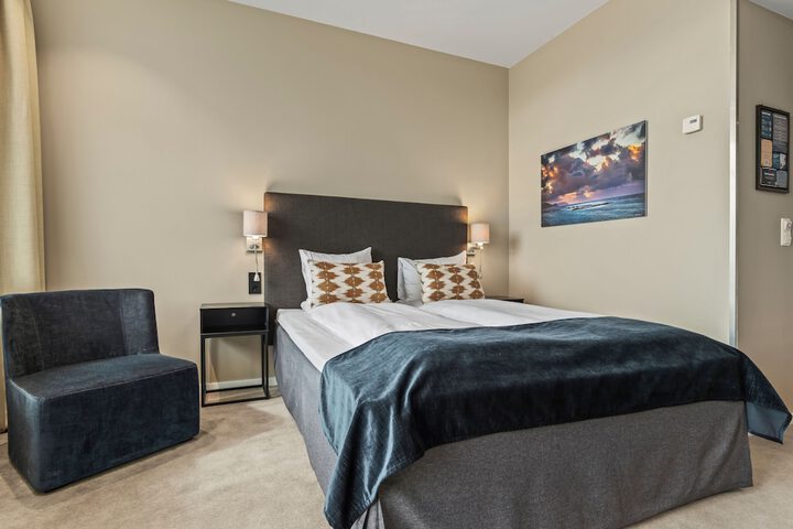 Room 14 of 80