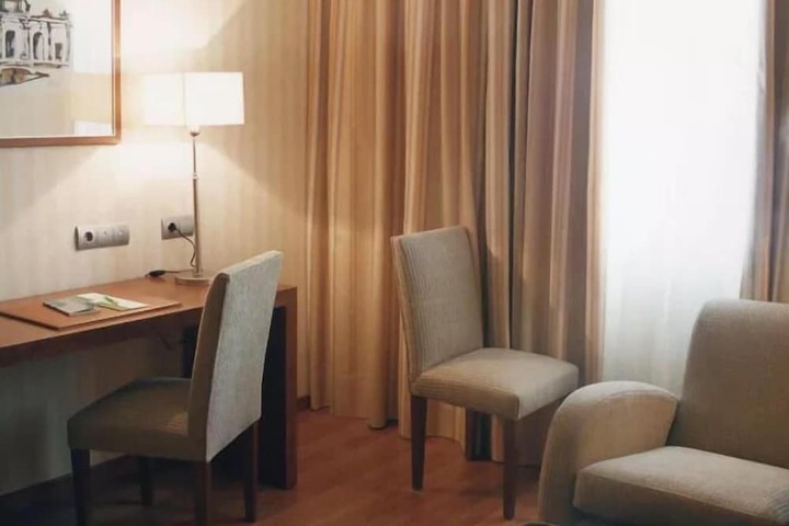 Room 16 of 38