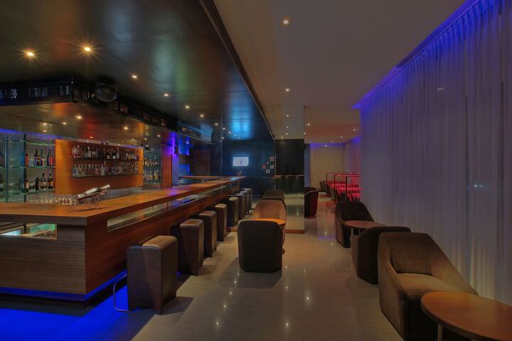 Lounge 109 of 125