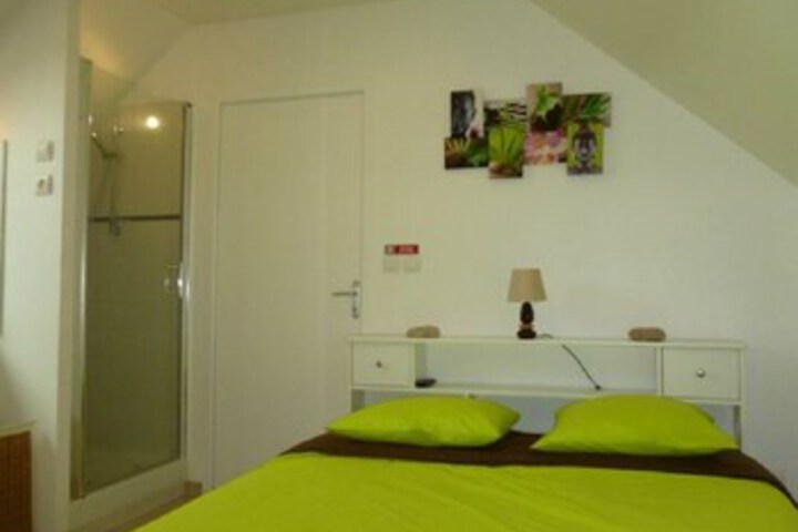 Room 6 of 8