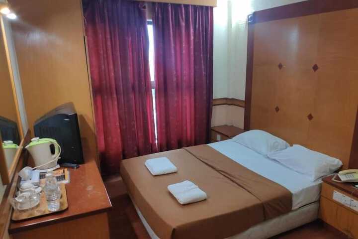 Room 5 of 48