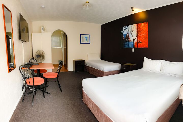 Room 2 of 41