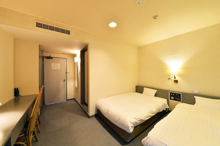 Room 11 of 39