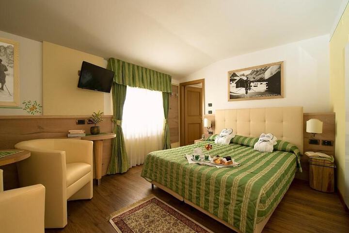 Room 5 of 46