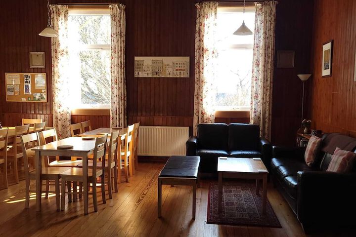 Lounge 11 of 19