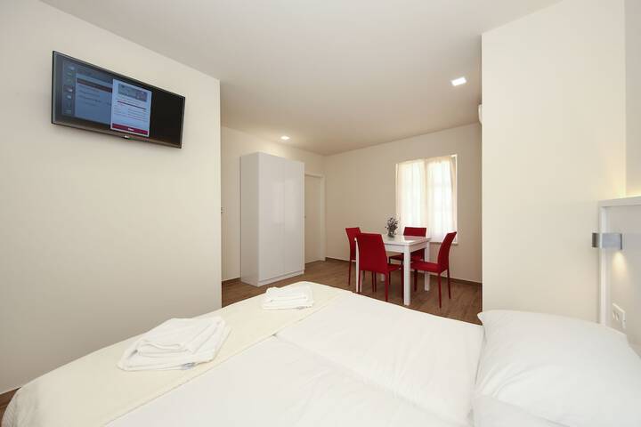 Room 10 of 39