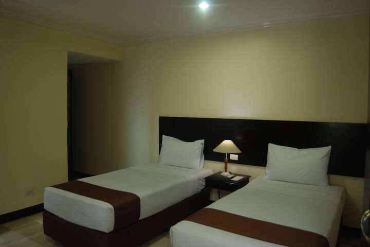 Room 12 of 90