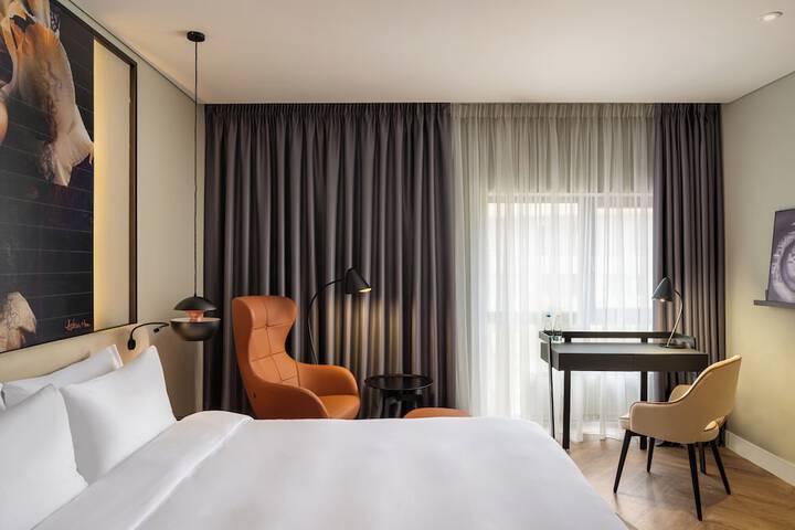 Room 55 of 214