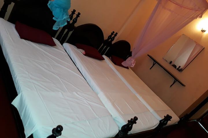 Room 11 of 18