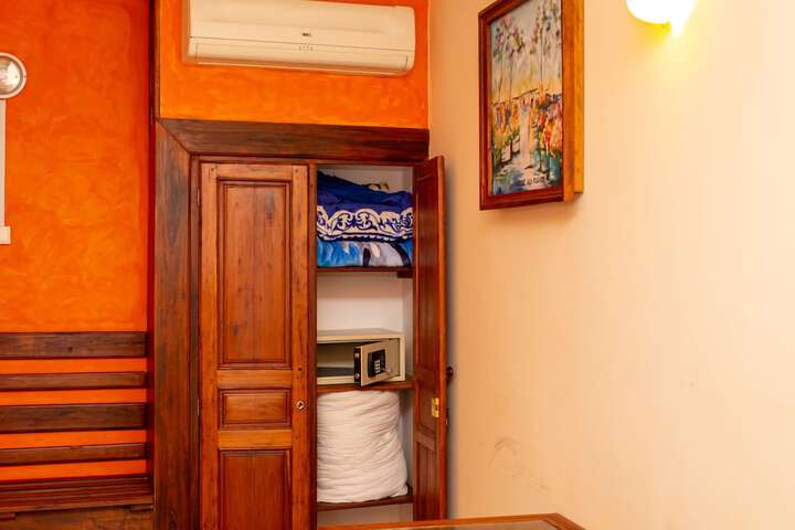 Room 32 of 50