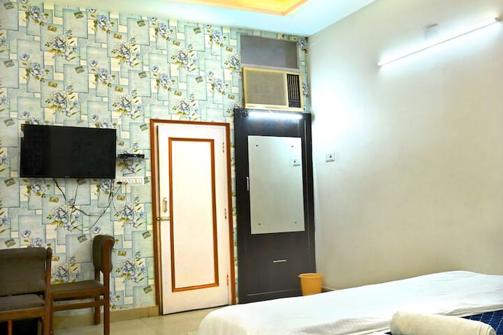 Room 5 of 24