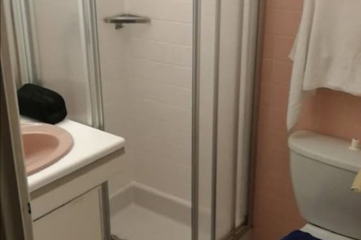 Room 16 of 38