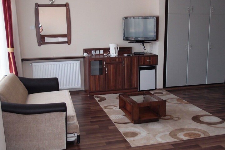 Room 13 of 28