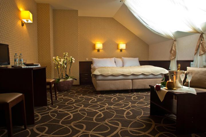 Room 14 of 50