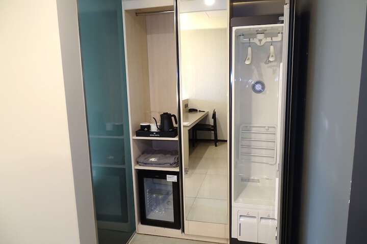 Room 85 of 219