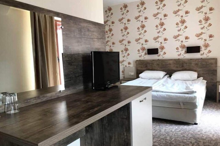Room 6 of 23