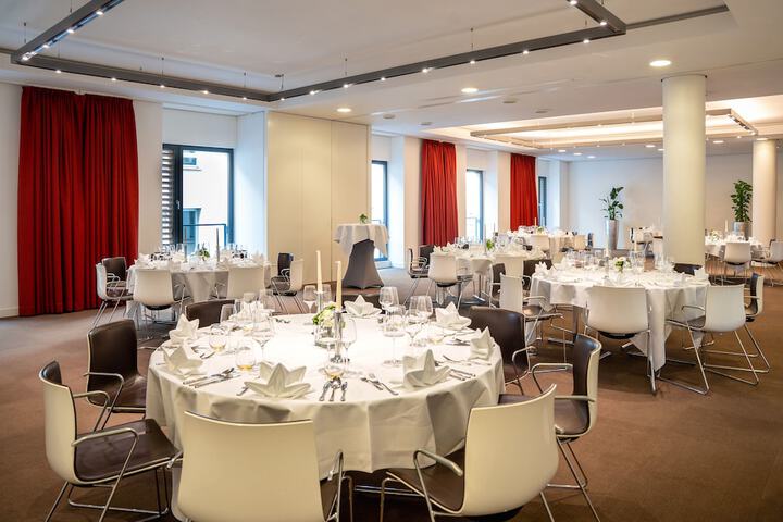 Ballroom/Hall 66 of 105