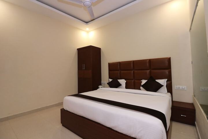 Room 13 of 35