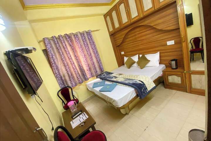 Room 10 of 18
